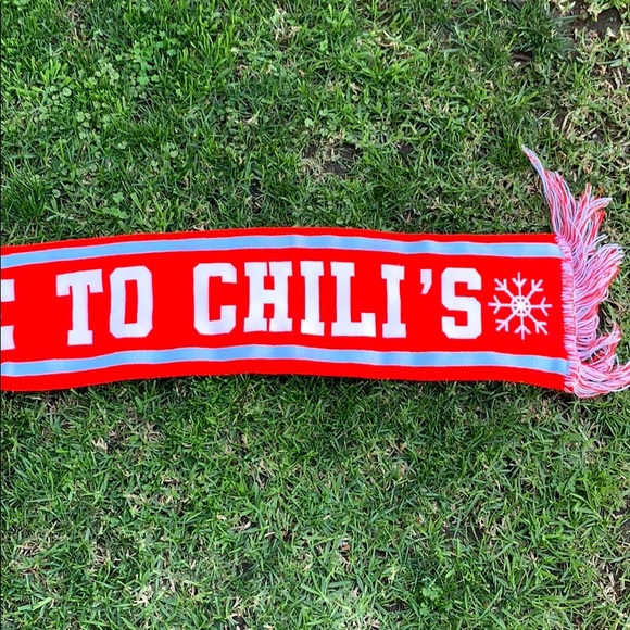 Chili’s winter scarf - Picture 2 of 4